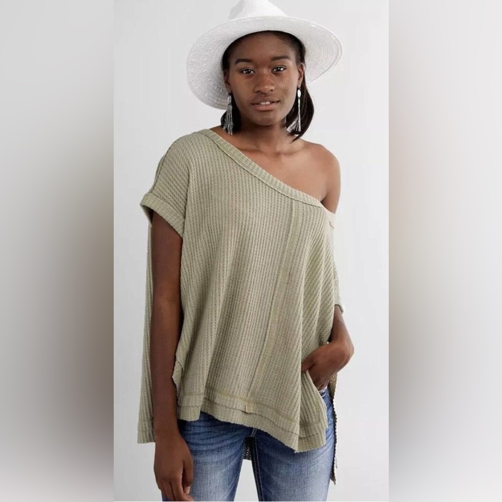 BKE Loose Fit Top Size L Light Sage Green Brushed Waffle Knit Side Slits